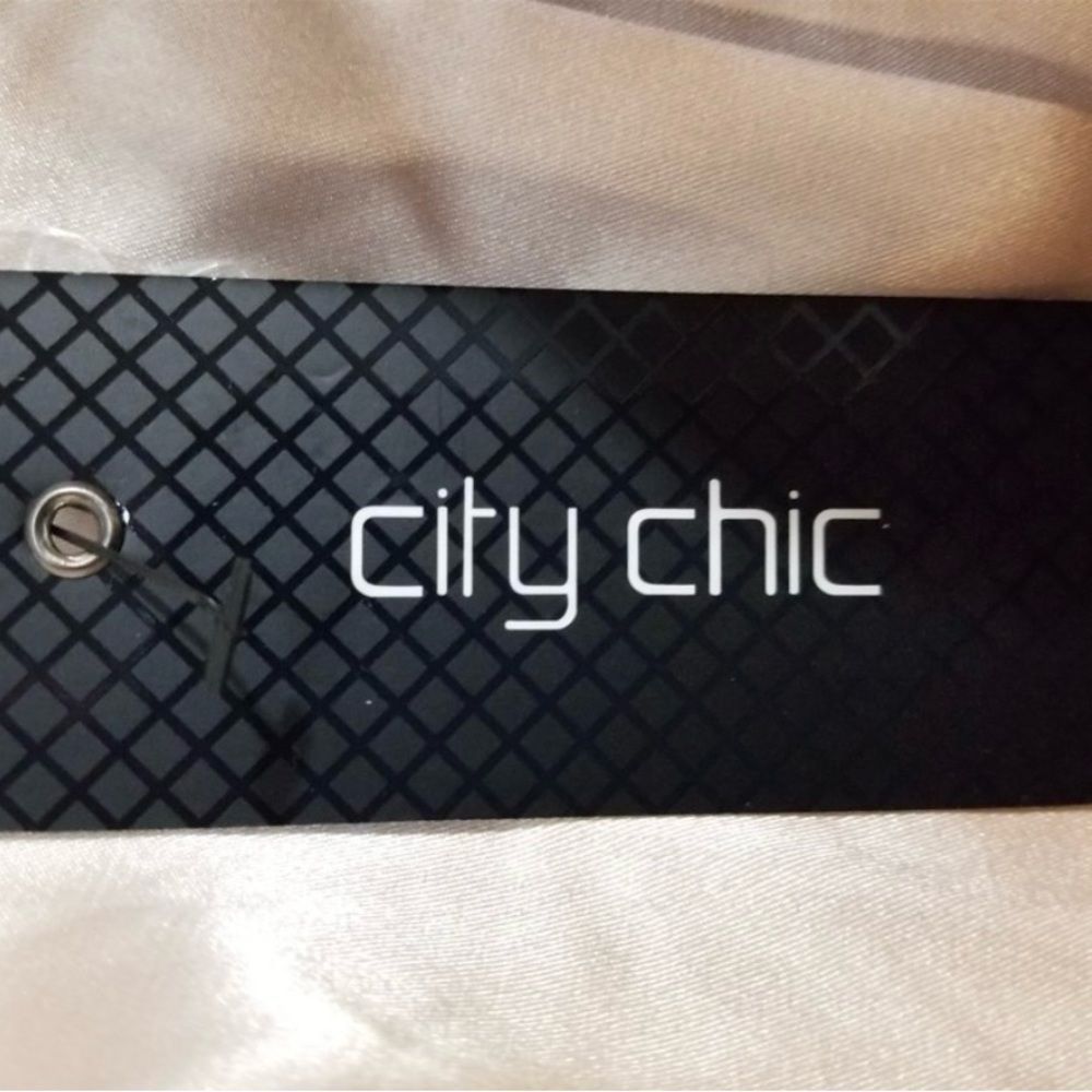City Chic
Coat 
Women 
Size S / 16
New with Tag - Picture 6 of 7